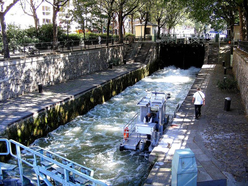 Canal Saint-Martin 09 Ecluse du quai de Valmy.jpg